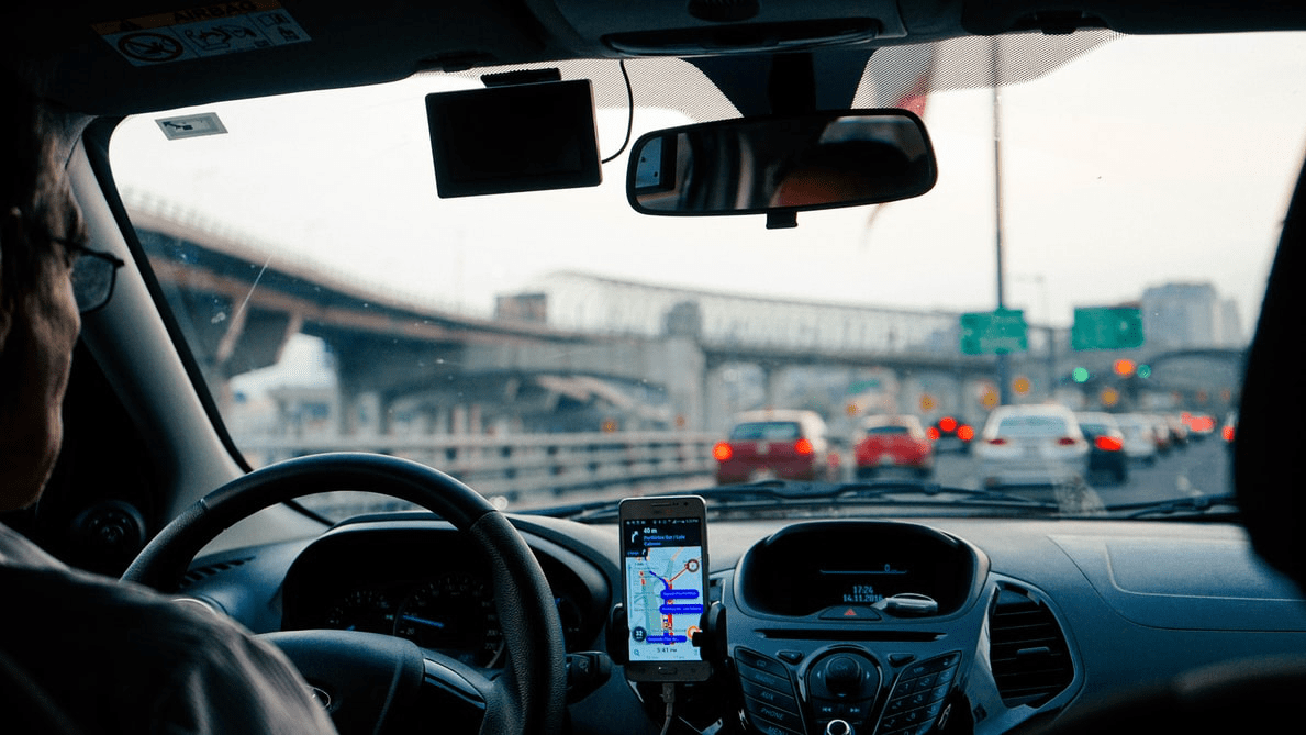 X Essential Car & Driving Apps to Have on Your Smartphone