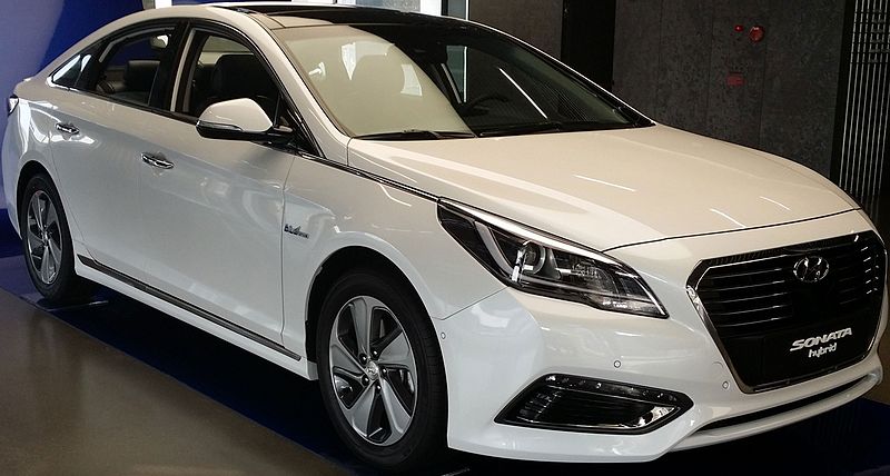 White Hyundai Sonata Hybrid new car