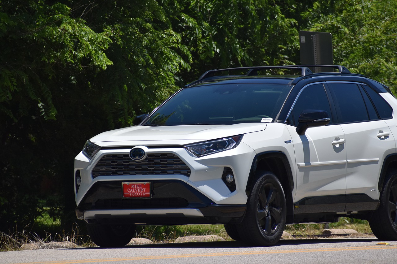 two-tone car paint on a toyota rav4 hybrid crossover suv